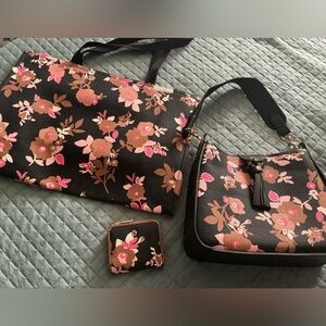 Spartina Set of 3. Tote, Bag, and Wallet. Excellent condition 🌸